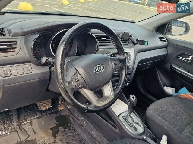 Белый Киа Рио, объемом двигателя 1.59 л и пробегом 137 тыс. км за 8500 $, фото 4 на Automoto.ua