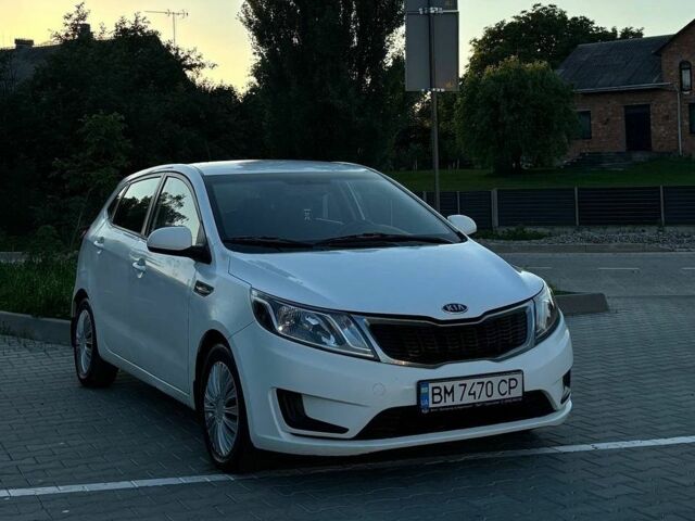 Білий Кіа Ріо, об'ємом двигуна 1.4 л та пробігом 330 тис. км за 3800 $, фото 1 на Automoto.ua