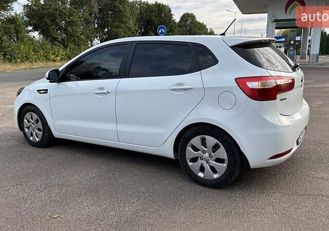 Білий Кіа Ріо, об'ємом двигуна 1.4 л та пробігом 128 тис. км за 8000 $, фото 3 на Automoto.ua
