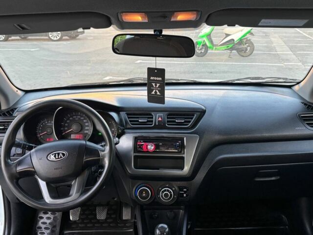Белый Киа Рио, объемом двигателя 1.4 л и пробегом 330 тыс. км за 5999 $, фото 13 на Automoto.ua