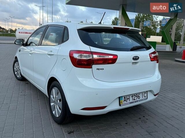 Белый Киа Рио, объемом двигателя 1.59 л и пробегом 28 тыс. км за 10000 $, фото 6 на Automoto.ua