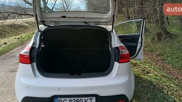 Белый Киа Рио, объемом двигателя 1.12 л и пробегом 210 тыс. км за 6300 $, фото 25 на Automoto.ua