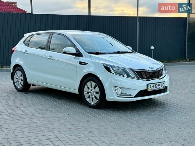 Белый Киа Рио, объемом двигателя 1.59 л и пробегом 28 тыс. км за 10000 $, фото 32 на Automoto.ua
