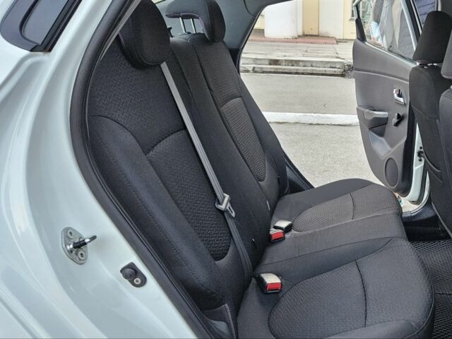Белый Киа Рио, объемом двигателя 1.4 л и пробегом 105 тыс. км за 6300 $, фото 21 на Automoto.ua
