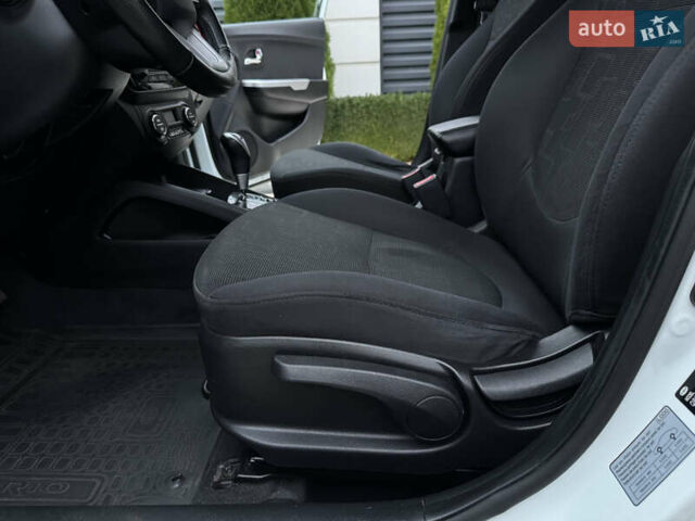 Білий Кіа Ріо, об'ємом двигуна 1.59 л та пробігом 163 тис. км за 8200 $, фото 28 на Automoto.ua