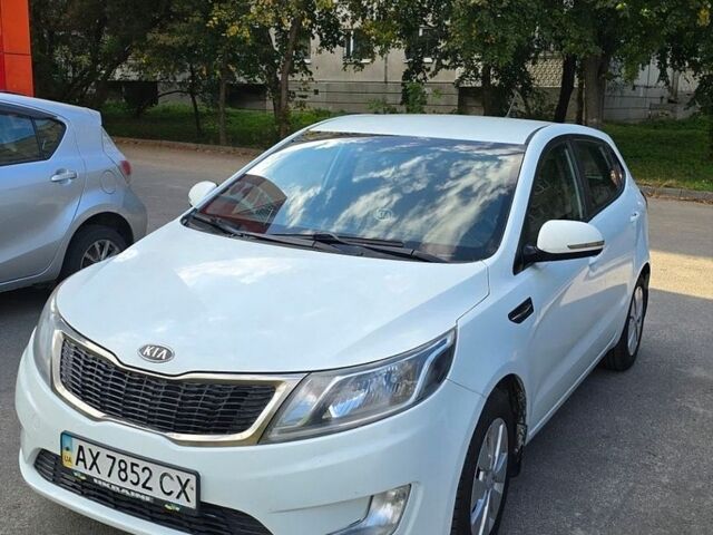 Белый Киа Рио, объемом двигателя 1.6 л и пробегом 299 тыс. км за 5800 $, фото 6 на Automoto.ua