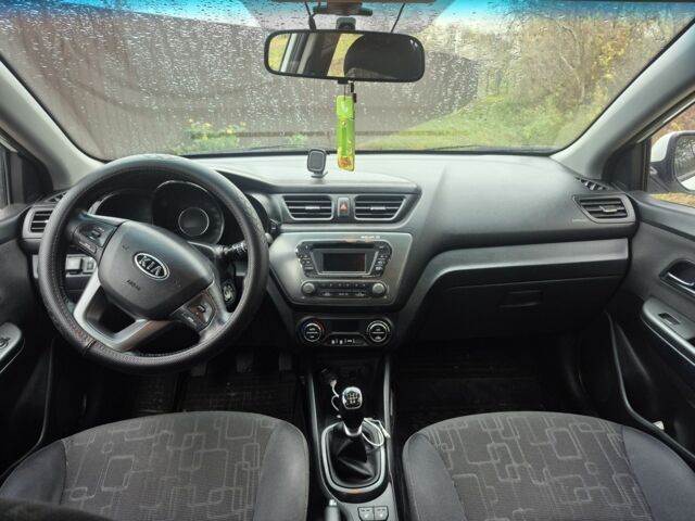 Киа Рио 2012 в Броварах на Automoto.ua Белый Киа Рио, объемом двигателя 1.6 л и пробегом 288 тыс. км за 5300 $, фото 2 на Automoto.ua