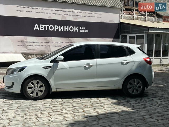 Білий Кіа Ріо, об'ємом двигуна 1.4 л та пробігом 279 тис. км за 7200 $, фото 5 на Automoto.ua