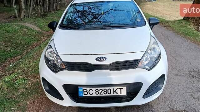 Белый Киа Рио, объемом двигателя 1.12 л и пробегом 210 тыс. км за 6300 $, фото 5 на Automoto.ua