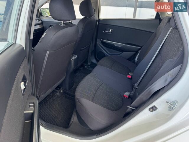 Белый Киа Рио, объемом двигателя 1.6 л и пробегом 138 тыс. км за 9500 $, фото 37 на Automoto.ua