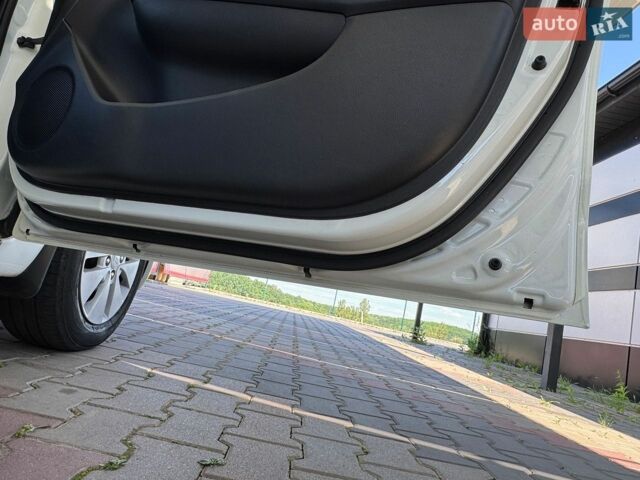 Белый Киа Рио, объемом двигателя 1.6 л и пробегом 138 тыс. км за 9500 $, фото 29 на Automoto.ua