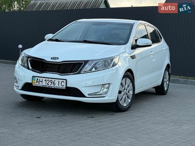 Белый Киа Рио, объемом двигателя 1.59 л и пробегом 28 тыс. км за 10000 $, фото 8 на Automoto.ua