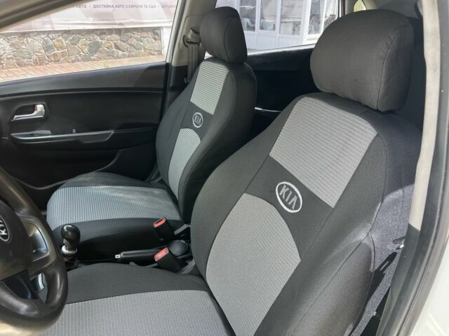 Белый Киа Рио, объемом двигателя 1.4 л и пробегом 279 тыс. км за 7000 $, фото 10 на Automoto.ua