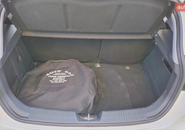 Белый Киа Рио, объемом двигателя 1.2 л и пробегом 203 тыс. км за 5600 $, фото 17 на Automoto.ua