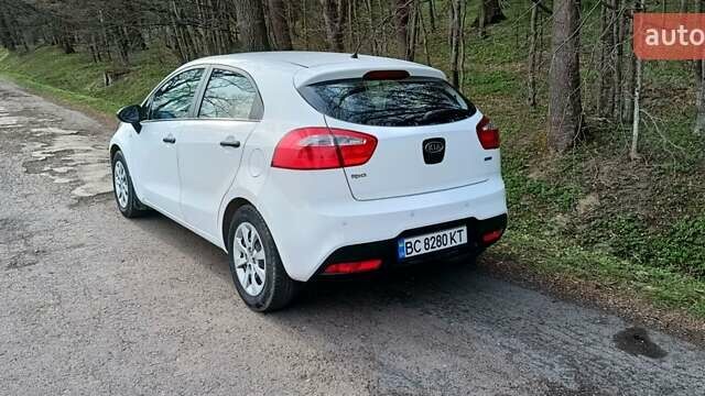 Белый Киа Рио, объемом двигателя 1.1 л и пробегом 210 тыс. км за 6300 $, фото 17 на Automoto.ua