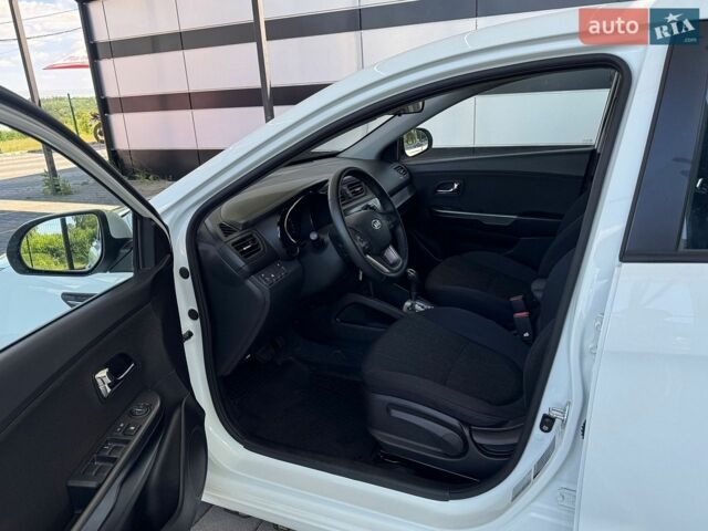 Белый Киа Рио, объемом двигателя 1.6 л и пробегом 138 тыс. км за 9500 $, фото 23 на Automoto.ua