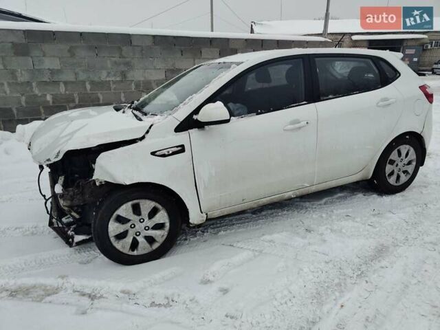 Белый Киа Рио, объемом двигателя 1.59 л и пробегом 185 тыс. км за 4000 $, фото 9 на Automoto.ua