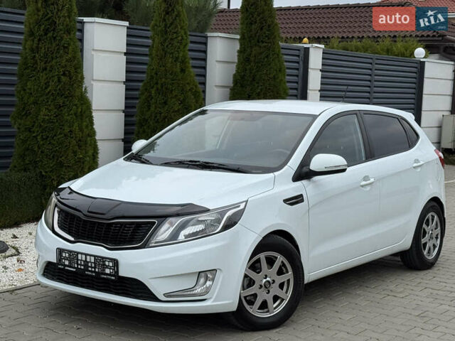 Білий Кіа Ріо, об'ємом двигуна 1.59 л та пробігом 163 тис. км за 8200 $, фото 4 на Automoto.ua
