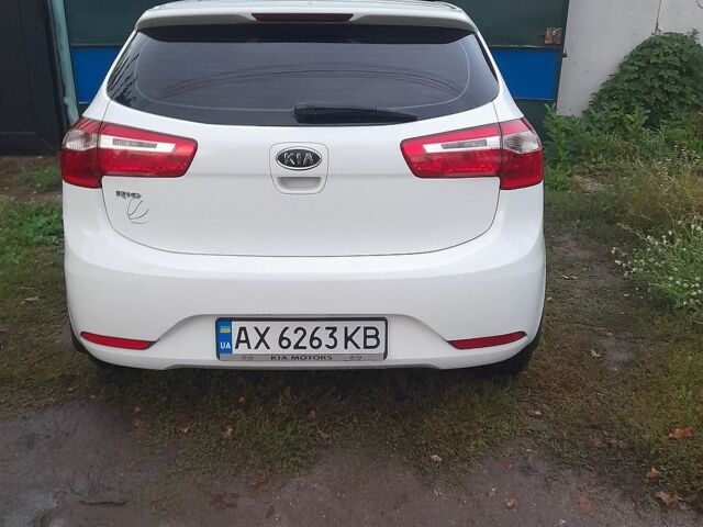 Белый Киа Рио, объемом двигателя 1.59 л и пробегом 70 тыс. км за 8900 $, фото 1 на Automoto.ua