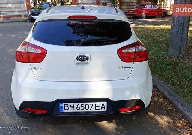 Белый Киа Рио, объемом двигателя 1.12 л и пробегом 250 тыс. км за 4400 $, фото 3 на Automoto.ua