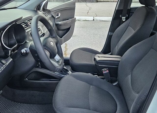 Белый Киа Рио, объемом двигателя 1.4 л и пробегом 105 тыс. км за 6300 $, фото 13 на Automoto.ua