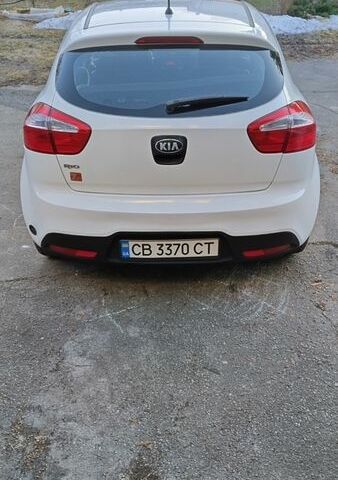Белый Киа Рио, объемом двигателя 1.2 л и пробегом 203 тыс. км за 5600 $, фото 4 на Automoto.ua