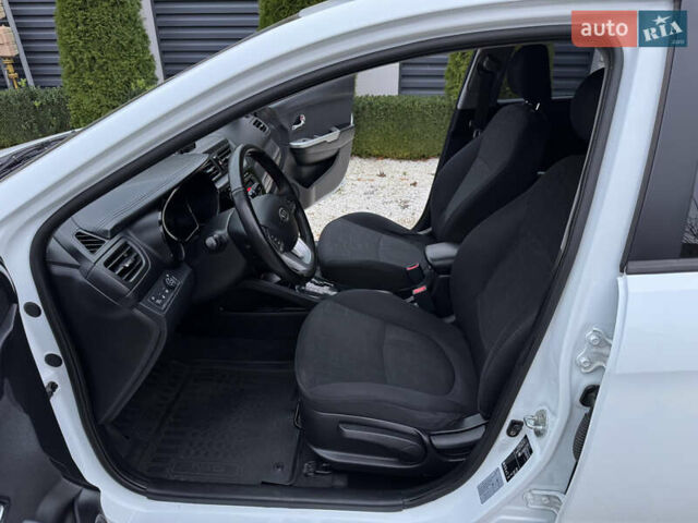 Білий Кіа Ріо, об'ємом двигуна 1.59 л та пробігом 163 тис. км за 8200 $, фото 27 на Automoto.ua