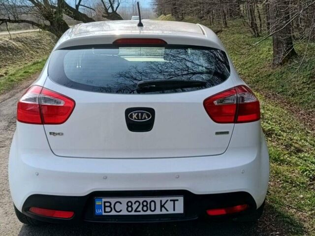 Білий Кіа Ріо, об'ємом двигуна 1.1 л та пробігом 210 тис. км за 6300 $, фото 18 на Automoto.ua