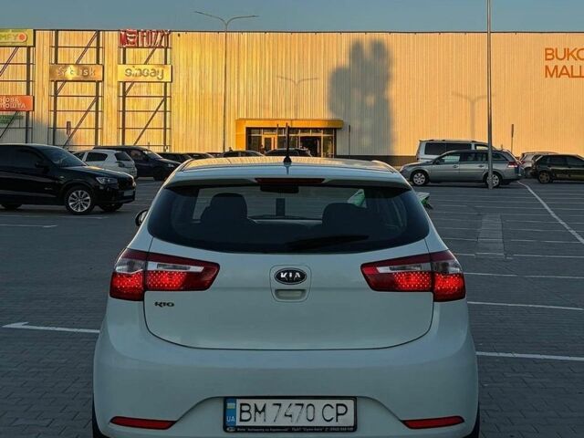 Білий Кіа Ріо, об'ємом двигуна 1.4 л та пробігом 330 тис. км за 3800 $, фото 4 на Automoto.ua