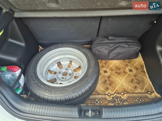 Білий Кіа Ріо, об'ємом двигуна 1.6 л та пробігом 127 тис. км за 8650 $, фото 26 на Automoto.ua