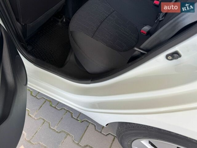 Белый Киа Рио, объемом двигателя 1.6 л и пробегом 138 тыс. км за 9500 $, фото 39 на Automoto.ua
