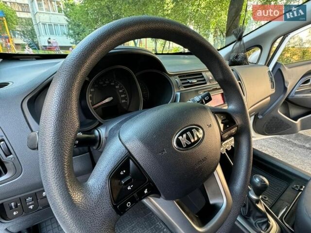 Белый Киа Рио, объемом двигателя 1.25 л и пробегом 144 тыс. км за 7000 $, фото 4 на Automoto.ua