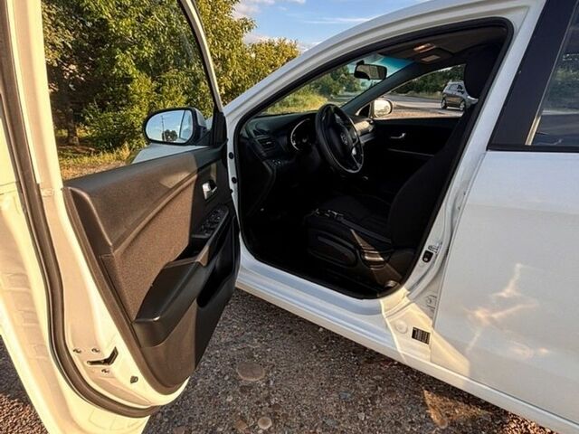 Белый Киа Рио, объемом двигателя 1.6 л и пробегом 239 тыс. км за 7900 $, фото 11 на Automoto.ua