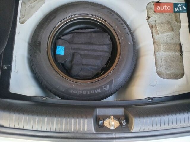 Белый Киа Рио, объемом двигателя 1.6 л и пробегом 28 тыс. км за 9500 $, фото 10 на Automoto.ua