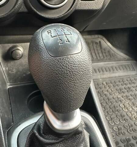 Білий Кіа Ріо, об'ємом двигуна 1.4 л та пробігом 128 тис. км за 8000 $, фото 26 на Automoto.ua
