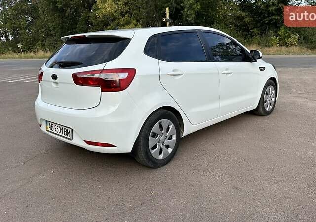 Білий Кіа Ріо, об'ємом двигуна 1.4 л та пробігом 128 тис. км за 8000 $, фото 5 на Automoto.ua