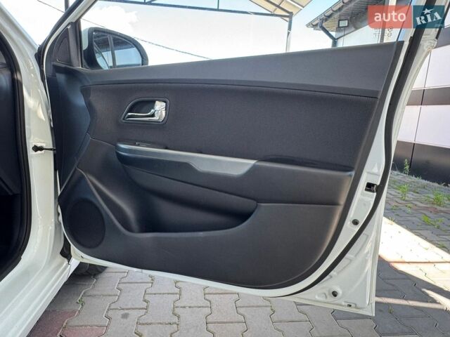 Белый Киа Рио, объемом двигателя 1.6 л и пробегом 138 тыс. км за 9500 $, фото 28 на Automoto.ua