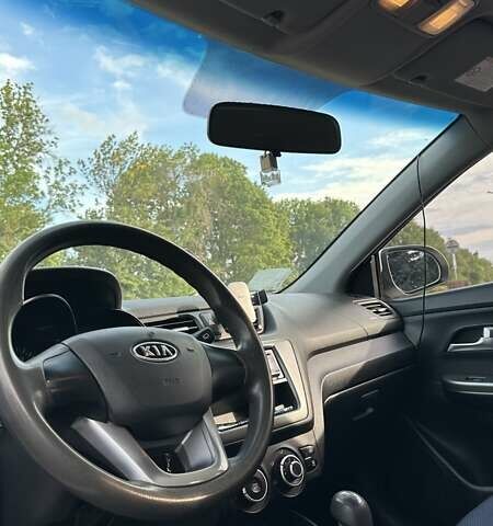 Білий Кіа Ріо, об'ємом двигуна 1.4 л та пробігом 128 тис. км за 8000 $, фото 32 на Automoto.ua