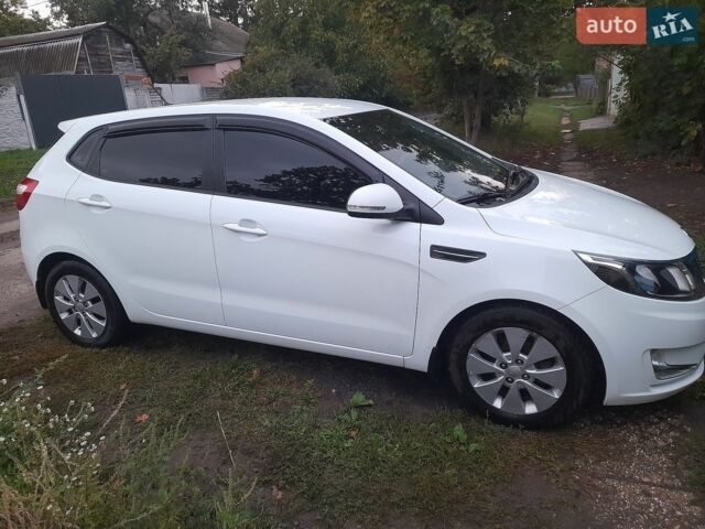 Белый Киа Рио, объемом двигателя 1.59 л и пробегом 70 тыс. км за 8900 $, фото 3 на Automoto.ua