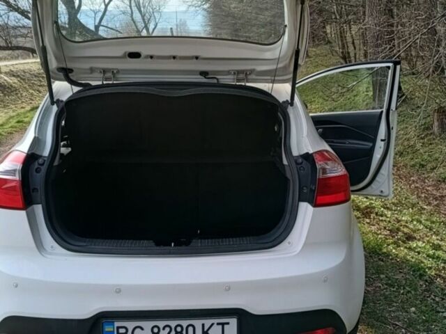Белый Киа Рио, объемом двигателя 1.1 л и пробегом 210 тыс. км за 6300 $, фото 25 на Automoto.ua