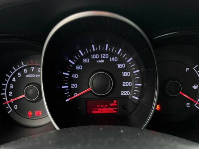 Білий Кіа Ріо, об'ємом двигуна 1.4 л та пробігом 200 тис. км за 6900 $, фото 15 на Automoto.ua