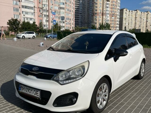 Белый Киа Рио, объемом двигателя 1.4 л и пробегом 247 тыс. км за 8200 $, фото 8 на Automoto.ua
