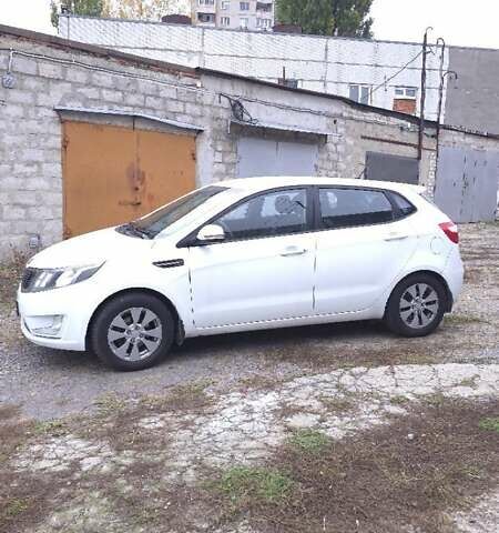 Белый Киа Рио, объемом двигателя 1.59 л и пробегом 296 тыс. км за 6200 $, фото 13 на Automoto.ua