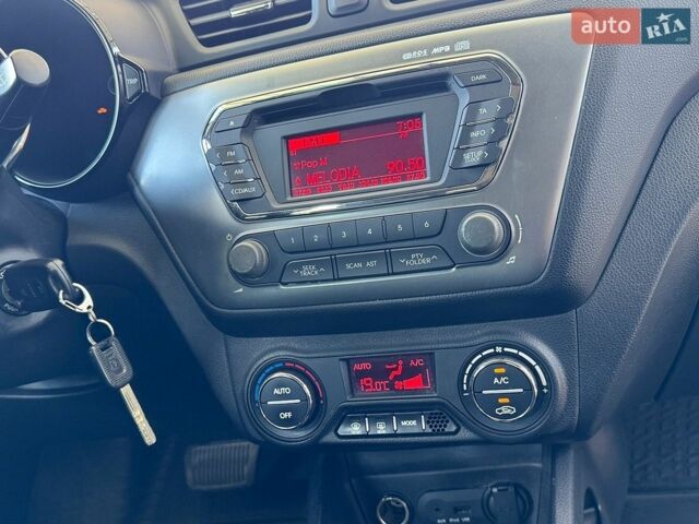Белый Киа Рио, объемом двигателя 1.6 л и пробегом 138 тыс. км за 9500 $, фото 33 на Automoto.ua