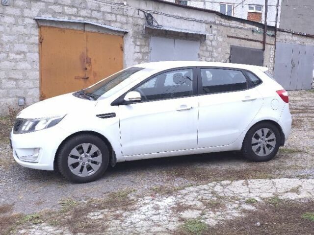 Білий Кіа Ріо, об'ємом двигуна 1.59 л та пробігом 296 тис. км за 5500 $, фото 13 на Automoto.ua