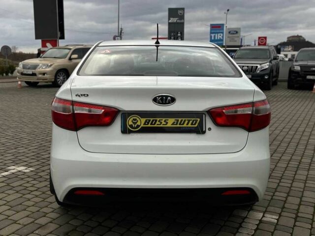 Білий Кіа Ріо, об'ємом двигуна 1.4 л та пробігом 200 тис. км за 6900 $, фото 5 на Automoto.ua