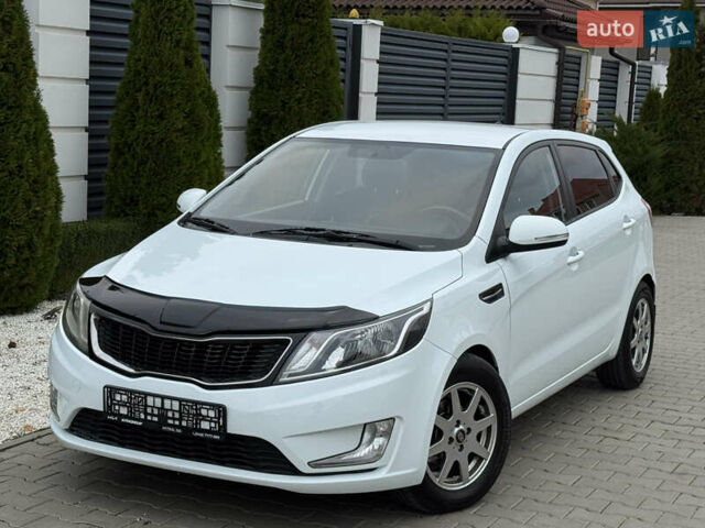 Білий Кіа Ріо, об'ємом двигуна 1.59 л та пробігом 163 тис. км за 8200 $, фото 5 на Automoto.ua