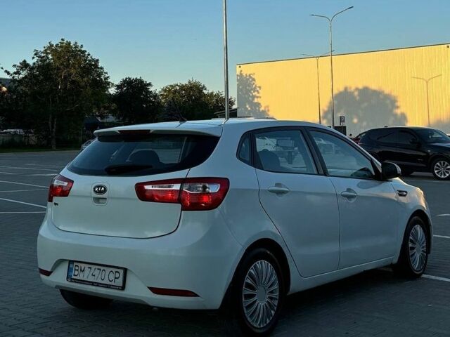 Білий Кіа Ріо, об'ємом двигуна 1.4 л та пробігом 330 тис. км за 3800 $, фото 3 на Automoto.ua