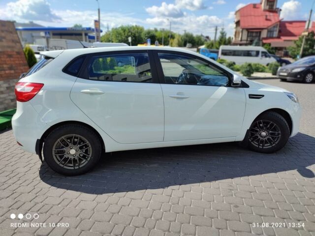 Белый Киа Рио, объемом двигателя 1.6 л и пробегом 58 тыс. км за 10000 $, фото 3 на Automoto.ua