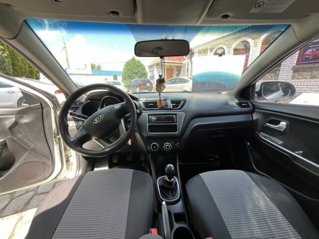 Белый Киа Рио, объемом двигателя 1.4 л и пробегом 279 тыс. км за 7000 $, фото 17 на Automoto.ua